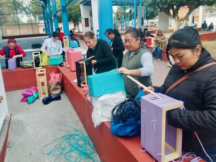 CONTINÚAN LOS CURSOS DE ELABORACIÓN DE BOLSAS