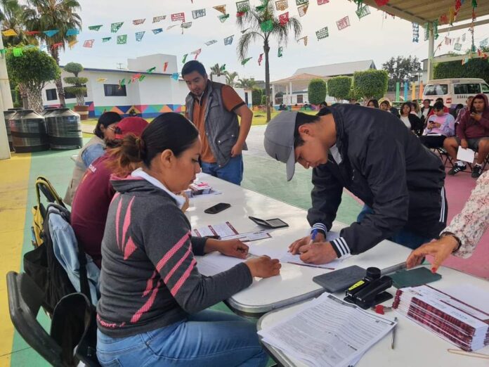 ENTREGA DE CREDENCIALES A JÓVENES CONSTRUYENDO EL FUTURO