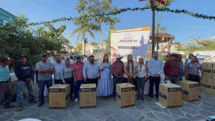 ENTREGA DE ASPERSORES A PRODUCTORES DE MAÍZ AFECTADOS POR SEQUÍA