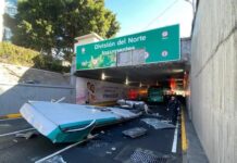 AUTOBÚS DE 2 PISOS SE ACCIDENTA BAJO PUENTE DE INSURGENTES Y VIADUCTO, POR NO RESPETAR LA ALTURA MÁXIMA