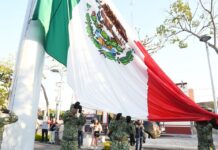 RODRIGO ARREDONDO PRESIDE ABANDERAMIENTO A 25 ESCUELAS DE CUAUTLA