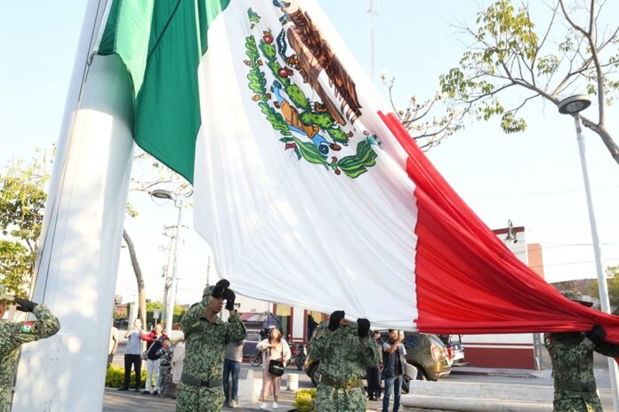 RODRIGO ARREDONDO PRESIDE ABANDERAMIENTO A 25 ESCUELAS DE CUAUTLA