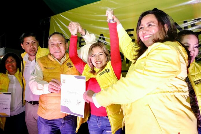RECIBE LUCY MEZA SU CONSTANCIA COMO CANDIDATA DEL PRD A LA GUBERNATURA DE MORELOS