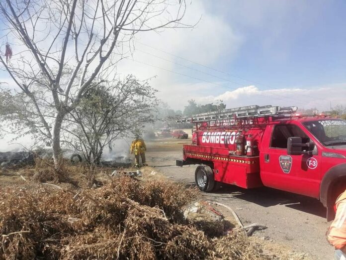 INCENDIAN LLANTAS EN LAS INMEDIACIONES DEL RENCITO FERIAL DE CUAUTLA