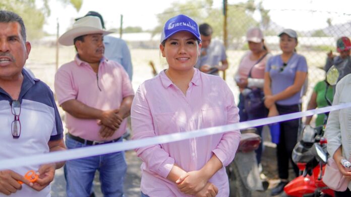 INAUGURA LA DIPUTADA VERONICA ANRUBIO KEMPIS EL TRAMO CARRETERO DEL PUEBLO AL PANTEÓN DE HUITZILILLA QUE FUE REHABILITADO