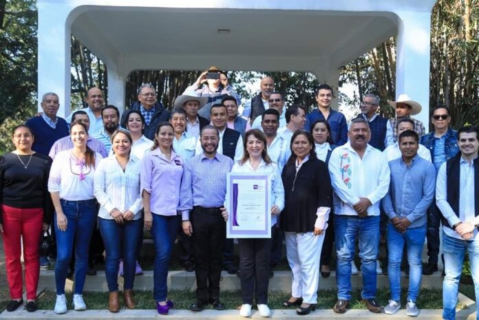 MARGARITA GONZÁLEZ SARAVIA RECIBE CONSTANCIA COMO CANDIDATA A LA GUBERNATURA POR EL PARTIDO ENCUENTRO SOLIDARIO (PES)