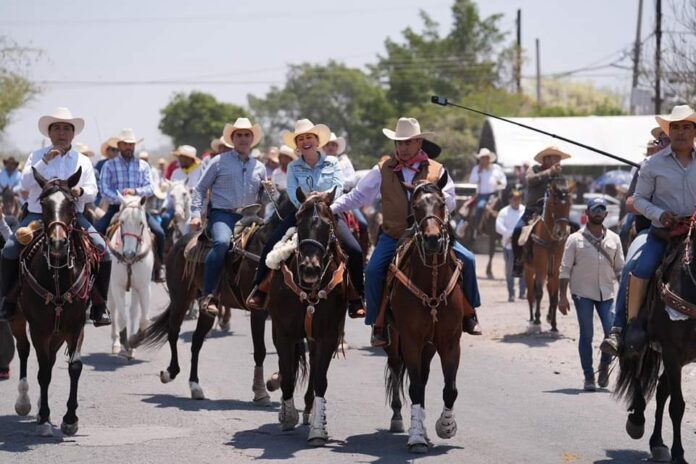 LUCY MEZA PRIMERA CANDIDATA EN CABALGAR CON ZAPATISTAS
