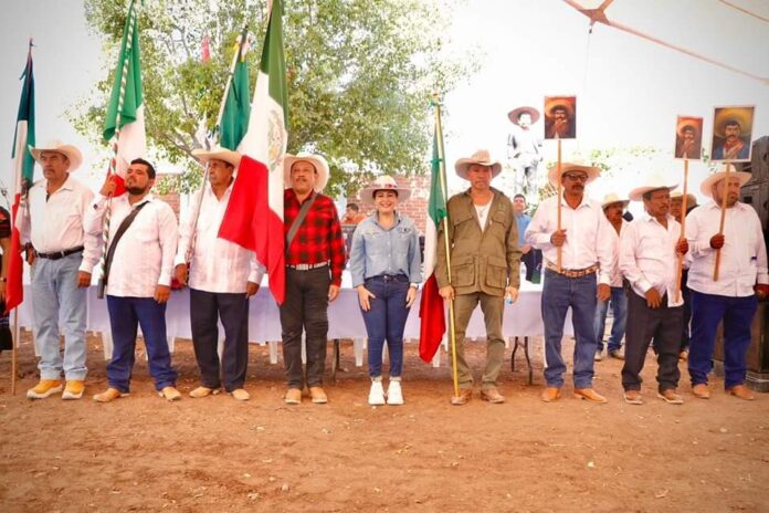 LUCY MEZA INVITADA DE HONOR AL TRADICIONAL DESFILE ZAPATISTA DE TEPALCINGO