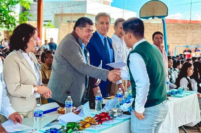 GALLO SÁNCHEZ, PADRINO DE GENERACIÓN SEC. FELIPE CARRILLO PUERTO