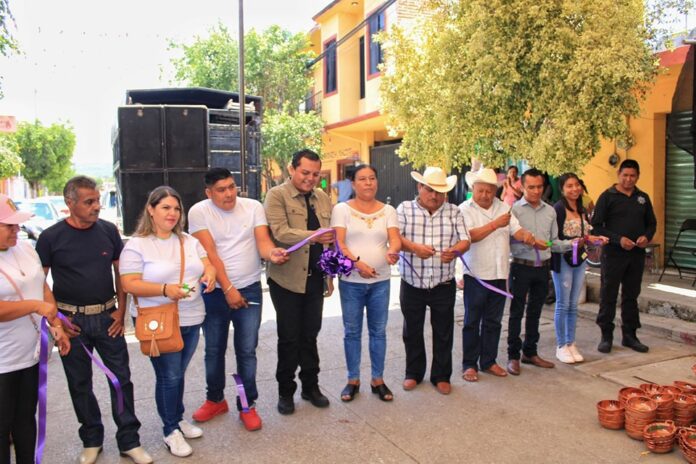 INAUGURAN LA FERIA DEL BARRO EN TENEXTEPANGO
