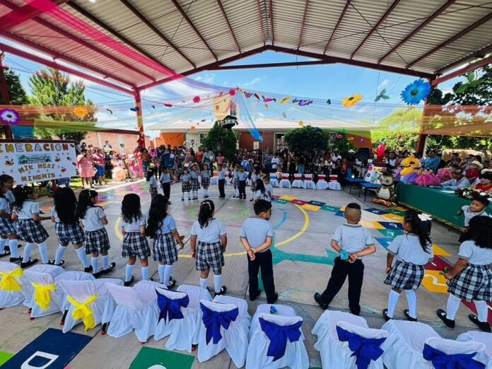 FELICITACIÓN AL PREESCOLAR INDÍGENA “YOLOXOCHITL”