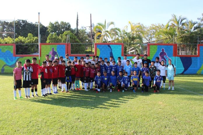 INAUGURA JUAN FELIPE DOMÍNGUEZ TORNEO DE FUTBOL “HAY RETA”