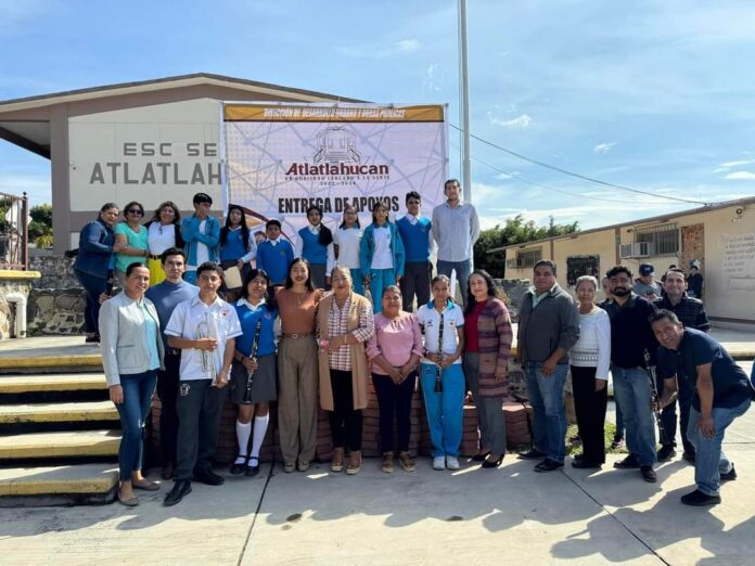 ENTREGA DE ADOQUÍN A LA SECUNDARIA GENERAL