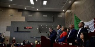 LOS MAESTROS: PILARES DE LA SOCIEDAD