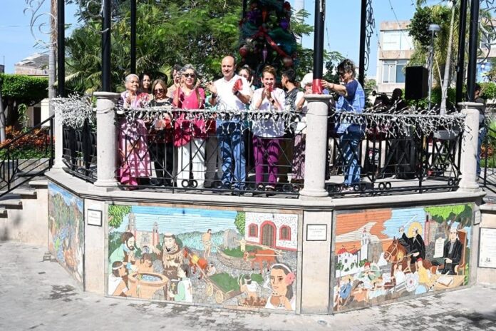 LA HISTORIA DE LA HEROICA CUAUTLA QUEDA PLASMADA EN VITROMULARES EN EL KIOSKO DEL ZÓCALO