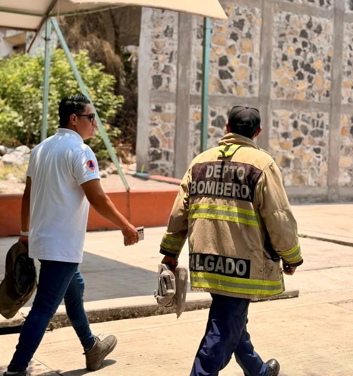 Atienden de Manera Inmediata Emergencia por Enjambre de Abejas en Telesecundaria de Cuautla