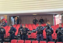 Cabildo de Cuautla Sesionan Bajo Resguardo Policial en el Teatro Narciso Mendoza