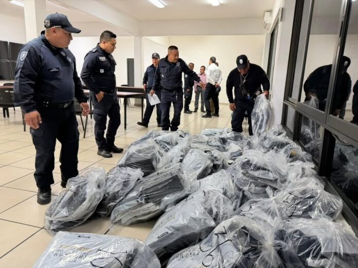 Ayuntamiento de Cuautla Entrega Uniformes a Elementos de la Corporación Policiaca Municipal