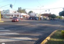 Retiran Vidrio Sobre Avenida Reforma para Prevenir Accidentes Viales en Cuautla