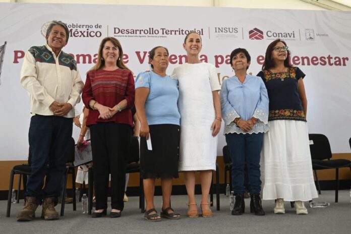 Entregan presidenta Claudia Sheinbaum y gobernadora Margarita González Saravia viviendas, escrituras y créditos a familias de Xoxocotla