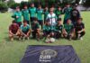 Ruth Rodríguez López entrega uniformes al equipo Caballeros del Fútbol en Cuautla