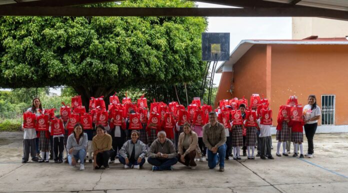 Llegan útiles escolares a las comunidades de Totolapan