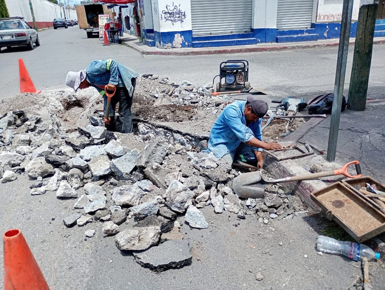 El SOAPSC mantiene inspecciones, reparaciones de fugas e instalación de medidores en diversas colonias de Cuautla para optimizar la red de agua potable.