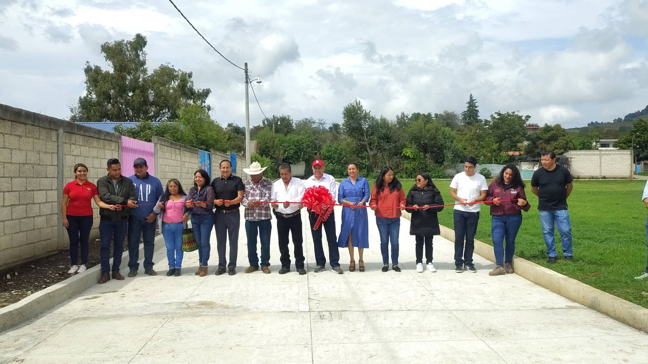 Villa Nicolás Zapata Estrena Cancha de Fútbol y Pavimentación de la Calle Plaza del Mirador