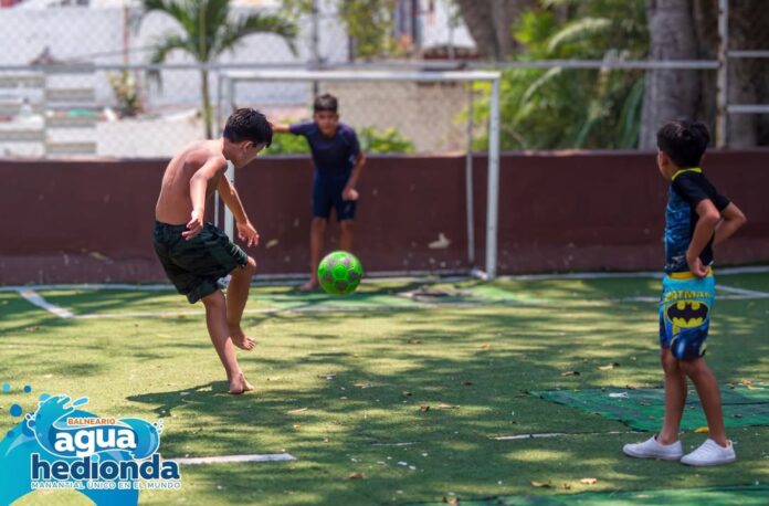 ¿Sabías que en Agua Hedionda También Puedes Disfrutar del Fútbol?*