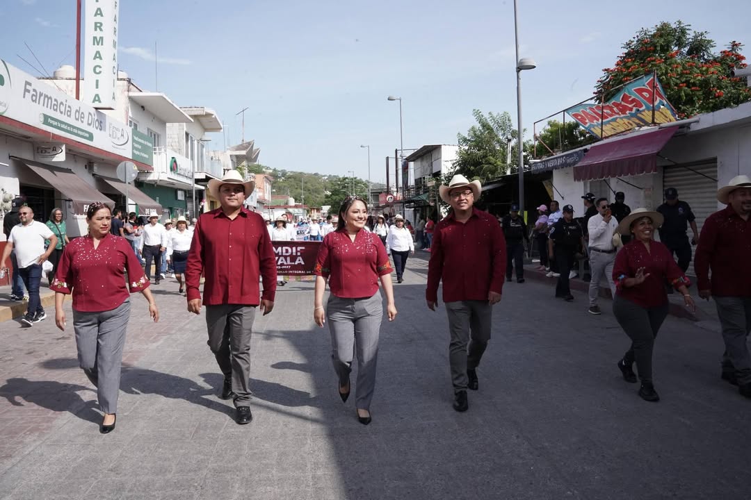 Ayala Conmemoró el 216 Aniversario de la Independencia de México con Desfile Cívico