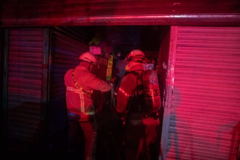Actualización: Informa Gobierno de Morelos Avance en Control y Extinción del Incendio en el Mercado Adolfo López Mateos