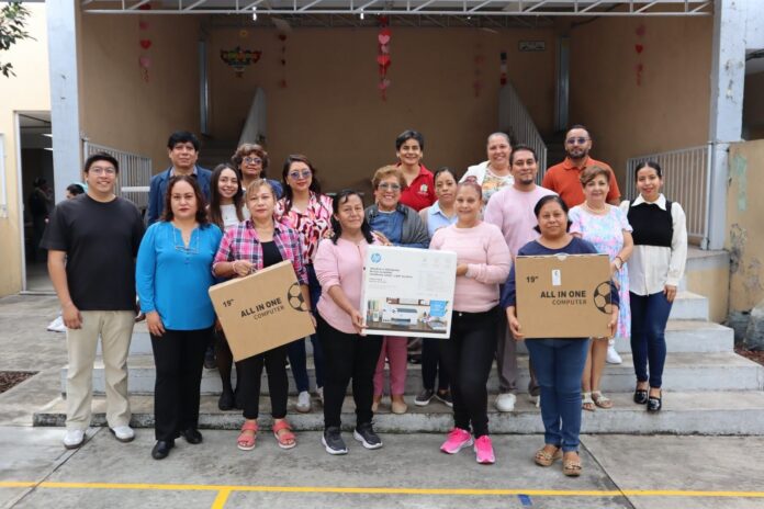 Más de 1,900 alumnos de Cuautla beneficiados con equipos de cómputo por el programa Diputada En Tu Escuela