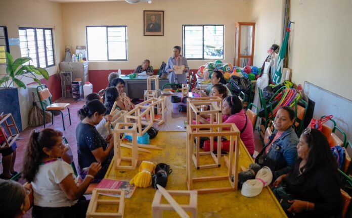Impulsa Ayuntamiento de Cuautla el autoempleo con curso de elaboración de bolsas de toquilla