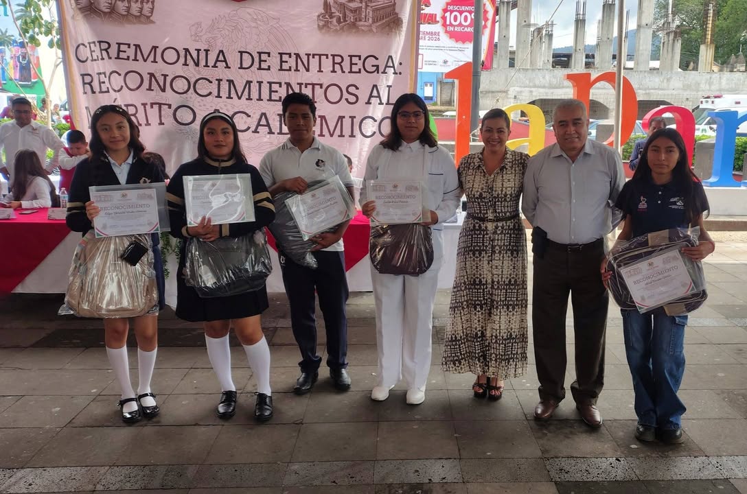 Reconoce Totolapan el Esfuerzo de 150 Alumnos con Mérito Académico