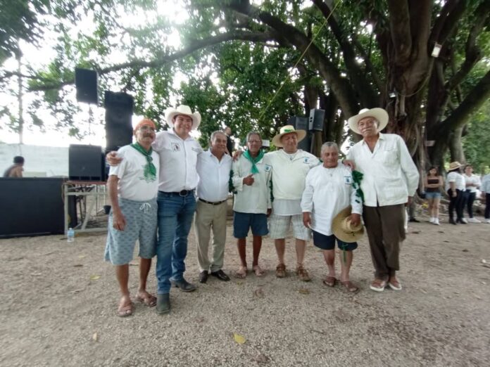 Fortalece Salvador Molina Martínez Lazos de Cercanía con Ejidatarios de Cuautla