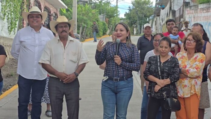 Nayeli Mares Entrega Rehabilitada la Calle Cleofas Salazar en Anenecuilco