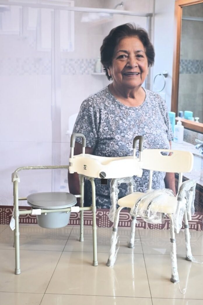 Equipa Gobierno de Morelos Baños de 500 Personas Adultas Mayores para Prevenir Caídas en el Hogar