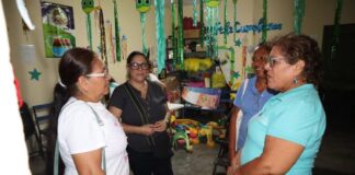 En la Colonia 10 de Abril, Concluimos la Jornada de Trabajo del Día de Ayer, Junto a las Vecinas que Están por Iniciar el Taller de Elaboración de PAN, una Acción Más del Programa Familias Emprendedoras, que Tengo el Honor de Impulsar.