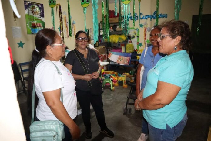 En la Colonia 10 de Abril, Concluimos la Jornada de Trabajo del Día de Ayer, Junto a las Vecinas que Están por Iniciar el Taller de Elaboración de PAN, una Acción Más del Programa Familias Emprendedoras, que Tengo el Honor de Impulsar.