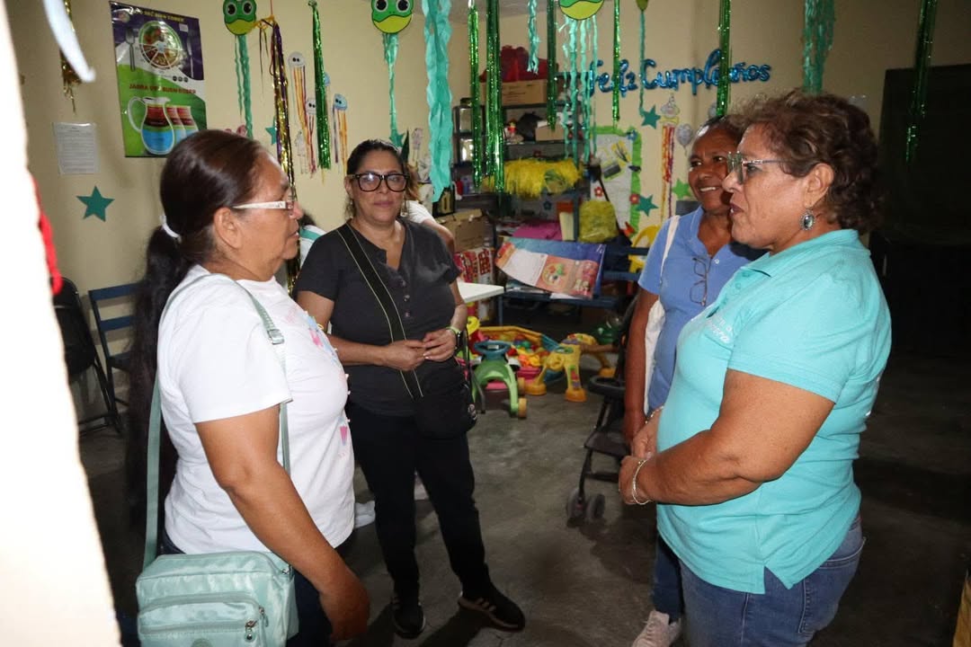 En la Colonia 10 de Abril, Concluimos la Jornada de Trabajo del Día de Ayer, Junto a las Vecinas que Están por Iniciar el Taller de Elaboración de PAN, una Acción Más del Programa Familias Emprendedoras, que Tengo el Honor de Impulsar.