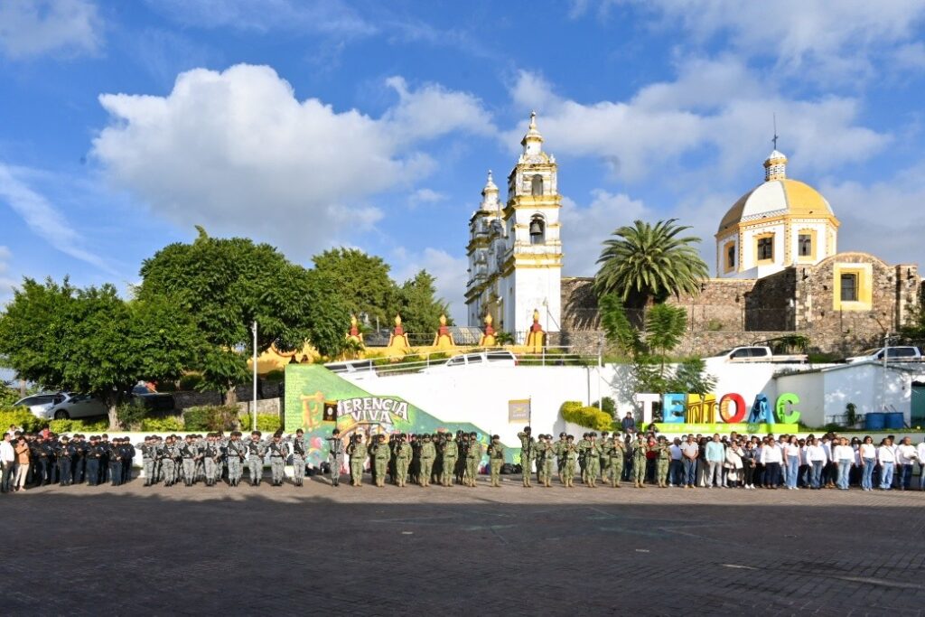 Encabeza Margarita González Saravia Honores a la Bandera en Temoac