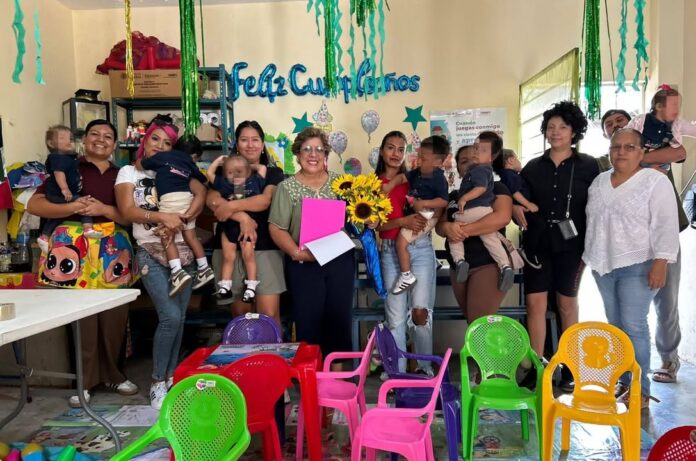 Entrega Ruth Rodríguez Mobiliario Escolar al Conafe en la Colonia 10 de Abril en Cuautla
