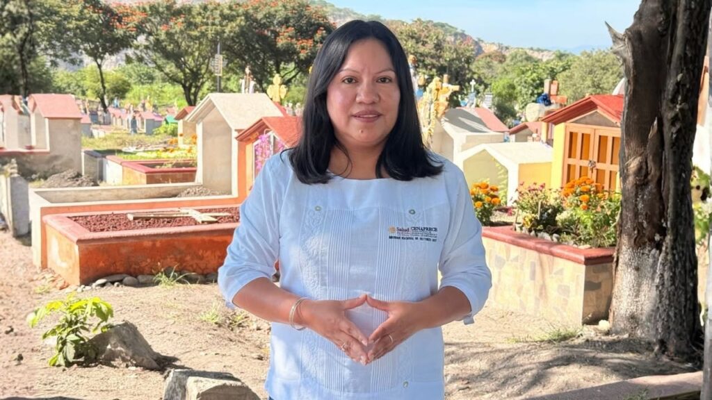 Intensifican Autoridades de Salud Acciones de Saneamiento en Panteones por Celebraciones del Día de Muertos