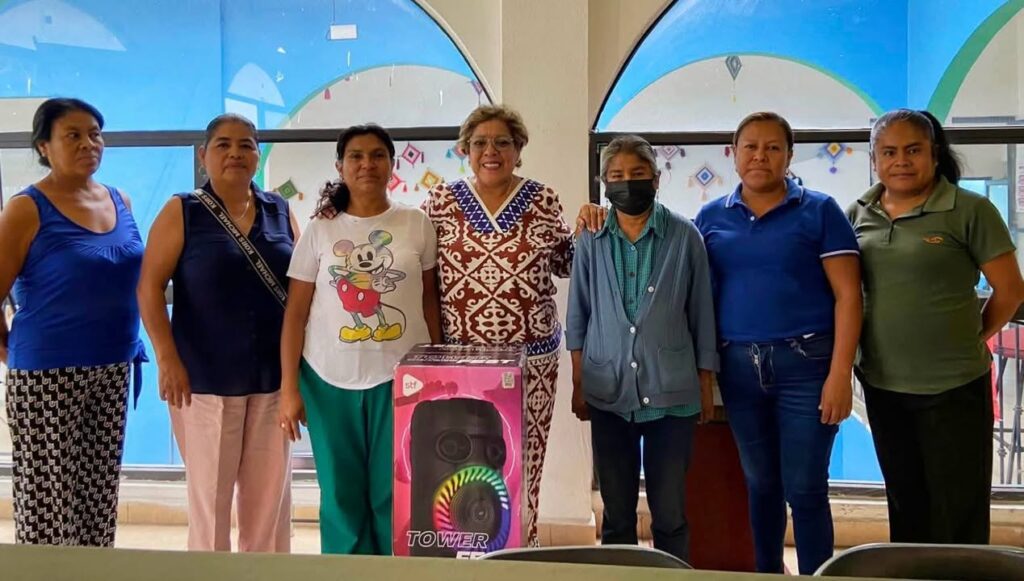 Entrega Ruth Rodríguez Apoyo a Vecinas Cocineras de la Comunidad de Tetelcingo