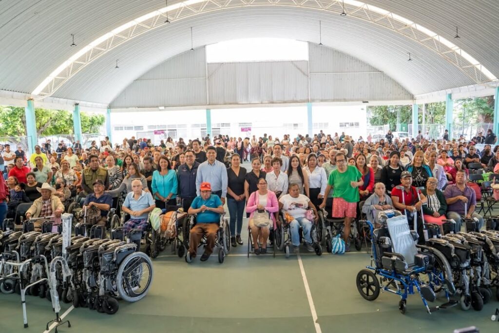 Entrega Salud Morelos Mil 449 Apoyos en Beneficio de Personas con Dificultades Auditivas y de Movilidad