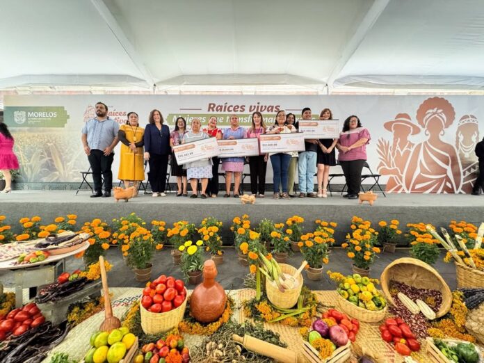 Entrega Margarita González Saravia Apoyos para Fortalecer el Campo y Reconoce el Liderazgo de las Mujeres