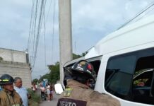 Bomberos de Cuautla Realizan Maniobras de Rescate para Liberar a Persona Atrapada en Accidente Vehicular