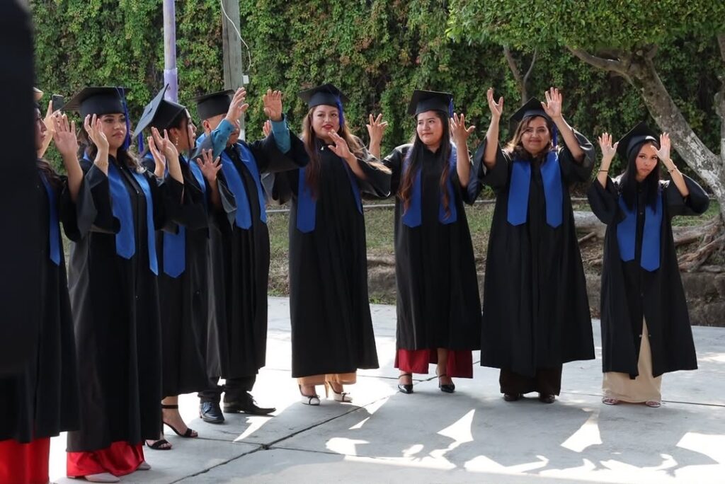 Celebra Secretaría de Educación Graduación de 60 Estudiantes de Prepa-icatmor