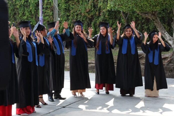 Celebra Secretaría de Educación Graduación de 60 Estudiantes de Prepa-icatmor