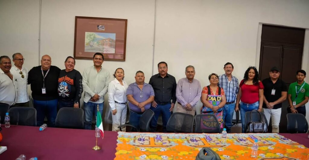 Salvador Molina Atiende Necesidades de Comerciantes del Mercado Hermenegildo Galeana
